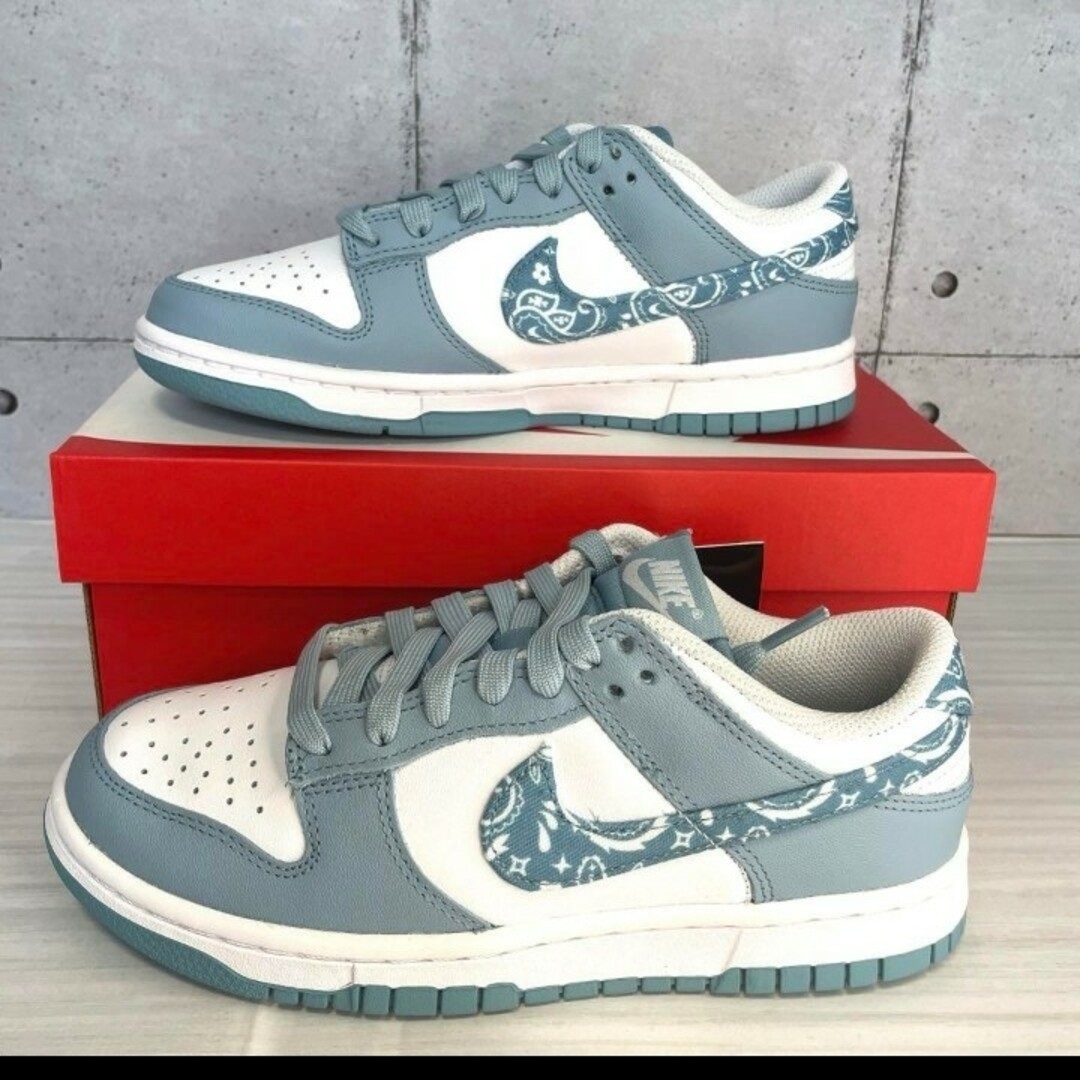 NIKE(ナイキ)の箱無し DUNK LOW NIKE ダンクロー  ブルーペイズリー　23 レディースの靴/シューズ(スニーカー)の商品写真