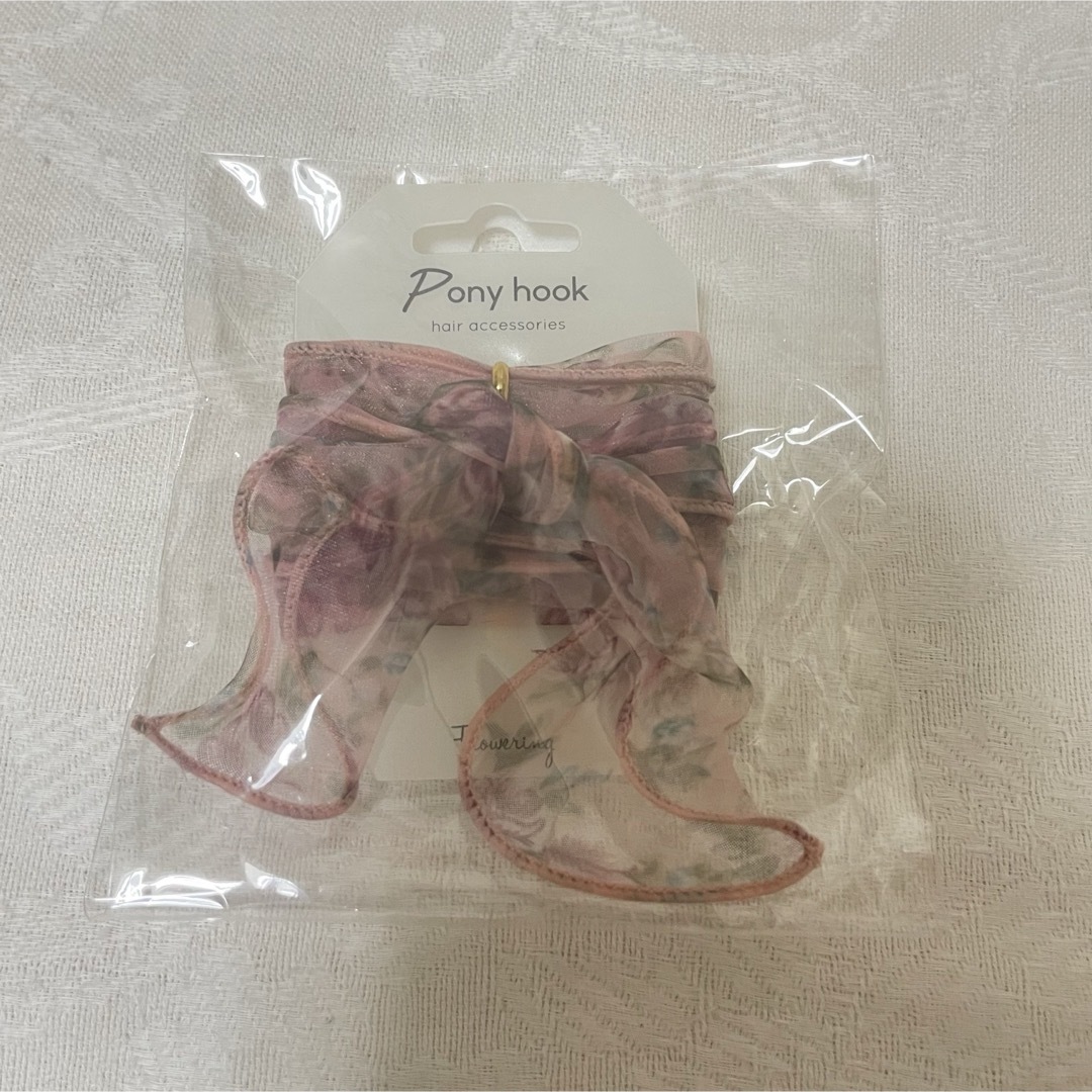 フラワーリング　ポニーフック　リボン レディースのヘアアクセサリー(バレッタ/ヘアクリップ)の商品写真