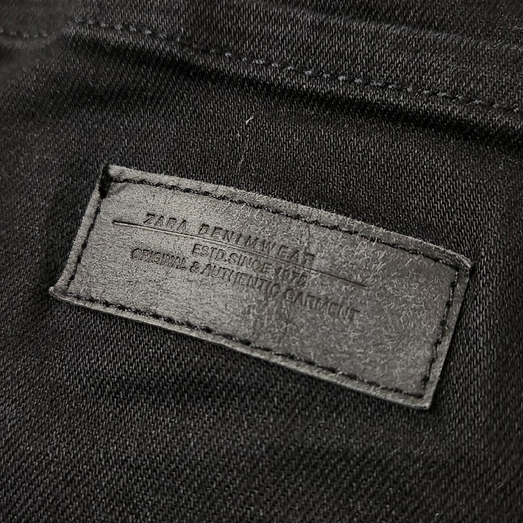 ZARA(ザラ)のZARA DENIMWEAR テーパードワイドデニム 黒ブラック メンズのパンツ(デニム/ジーンズ)の商品写真