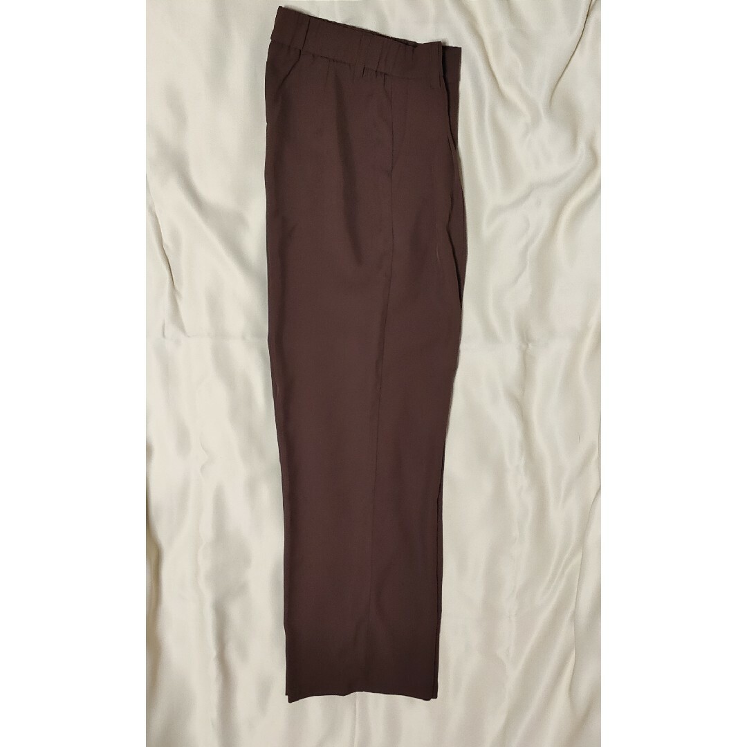 Neuna スラックス　ストレートパンツ　タックパンツ　S 茶色　ブラウン レディースのパンツ(カジュアルパンツ)の商品写真