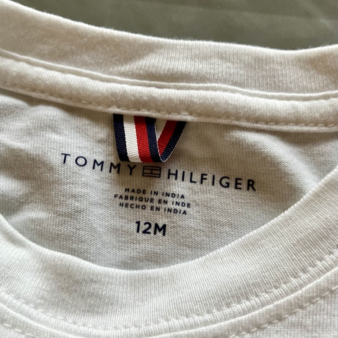 TOMMY HILFIGER(トミーヒルフィガー)の【Tommy Hilfiger】ロゴ刺繍入りベビーTシャツ キッズ/ベビー/マタニティのベビー服(~85cm)(Ｔシャツ)の商品写真