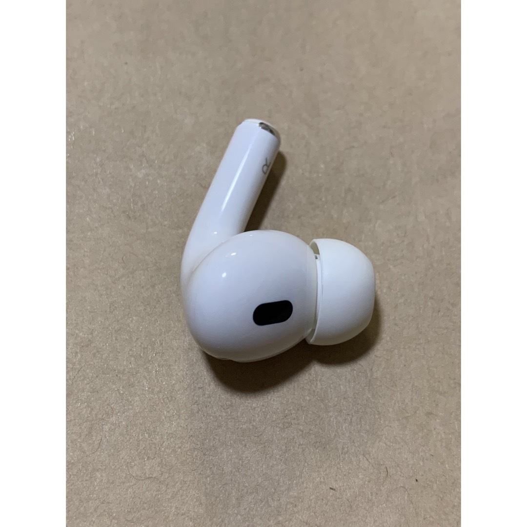 Apple(アップル)のAirPods Pro 第2世代 MQD83J/A A2698(R)右耳＿X1 スマホ/家電/カメラのオーディオ機器(ヘッドフォン/イヤフォン)の商品写真