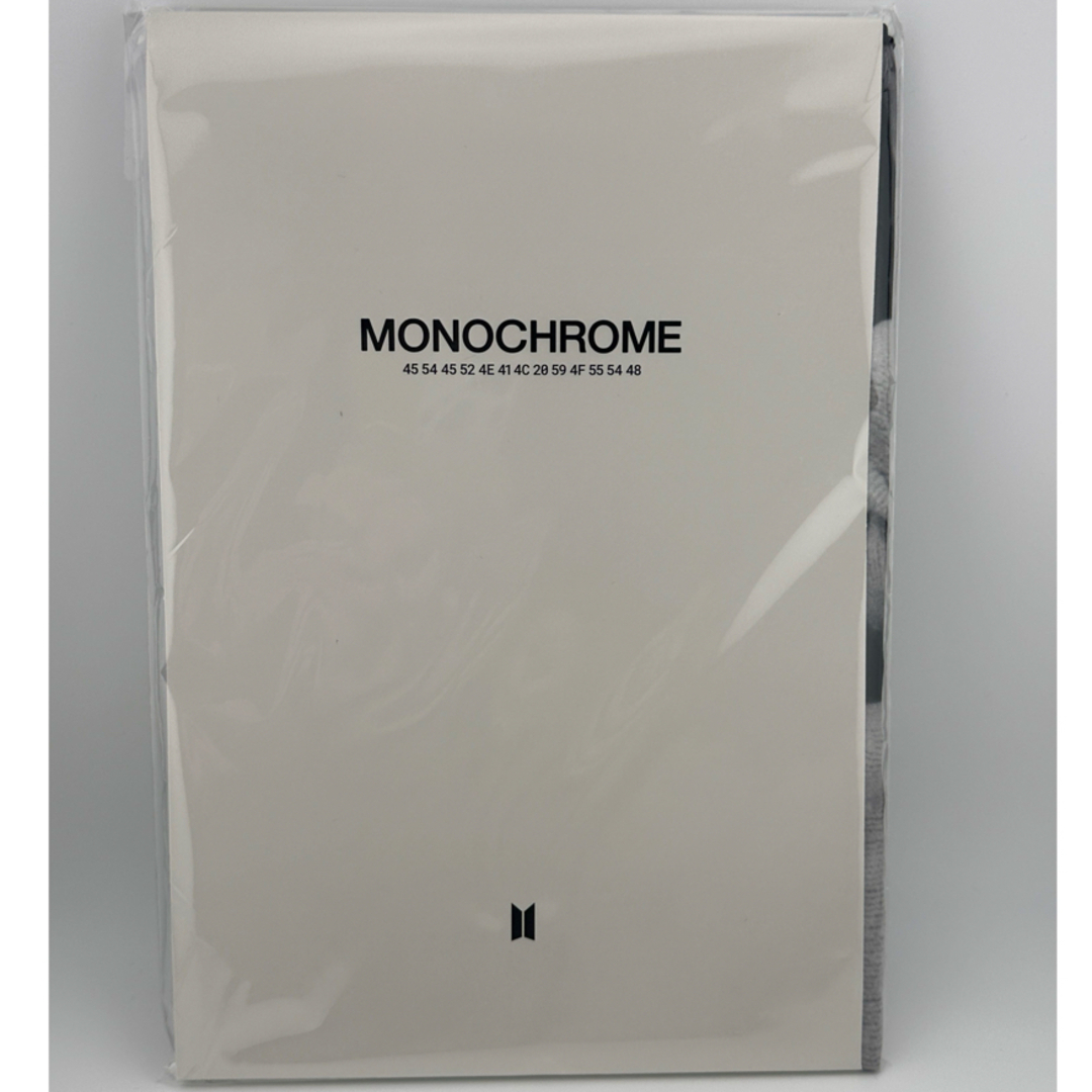 防弾少年団(BTS)(ボウダンショウネンダン)のBTS POPUP MONOCHROME モノクローム ファブリック ポスター エンタメ/ホビーのタレントグッズ(アイドルグッズ)の商品写真