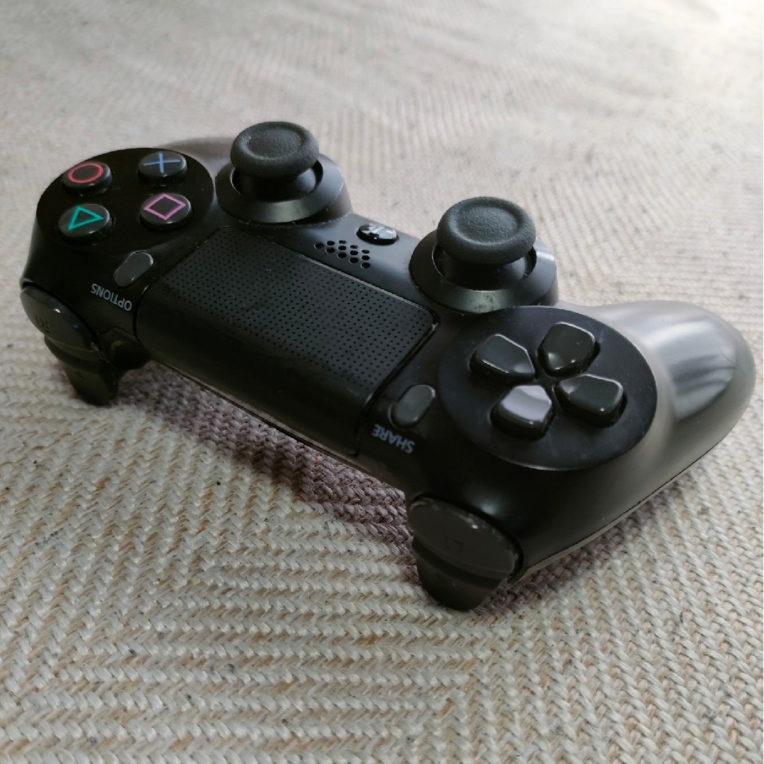 PS4　コントローラー DUALSHOCK 4 エンタメ/ホビーのゲームソフト/ゲーム機本体(家庭用ゲーム機本体)の商品写真