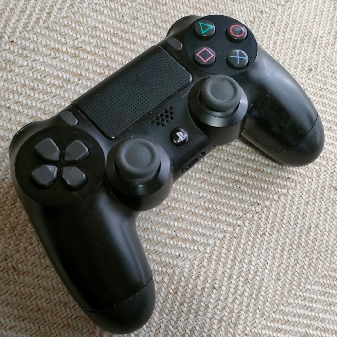 PS4　コントローラー DUALSHOCK 4 エンタメ/ホビーのゲームソフト/ゲーム機本体(家庭用ゲーム機本体)の商品写真