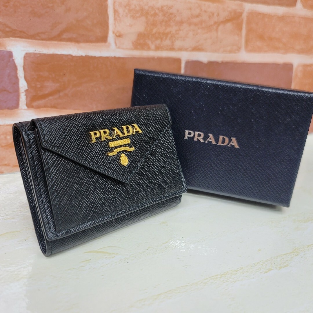 PRADA(プラダ)のほぼ未使用PRADA☆鑑定済☆サフィアーノ1MH021 黒 プラダ３つ折り財布 レディースのファッション小物(財布)の商品写真