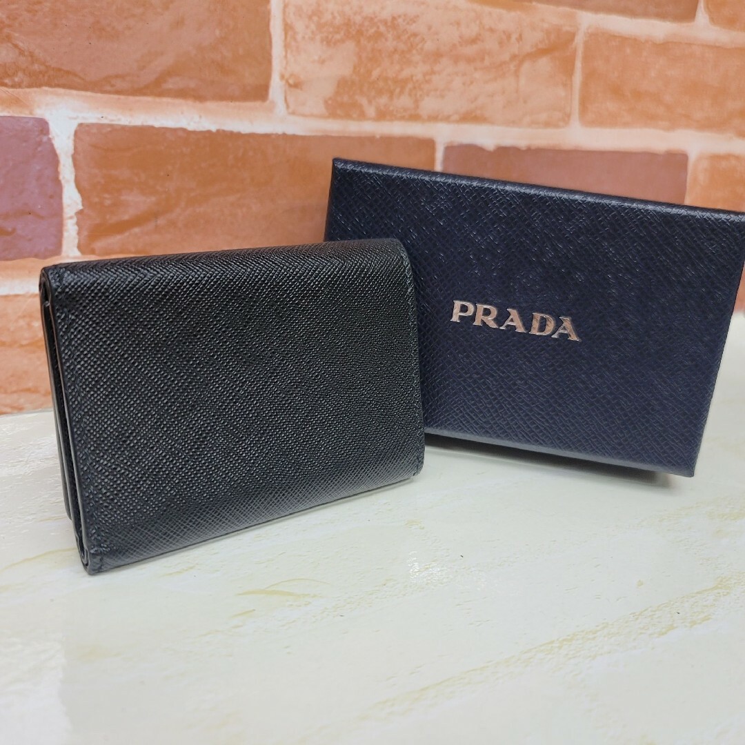 PRADA(プラダ)のほぼ未使用PRADA☆鑑定済☆サフィアーノ1MH021 黒 プラダ３つ折り財布 レディースのファッション小物(財布)の商品写真