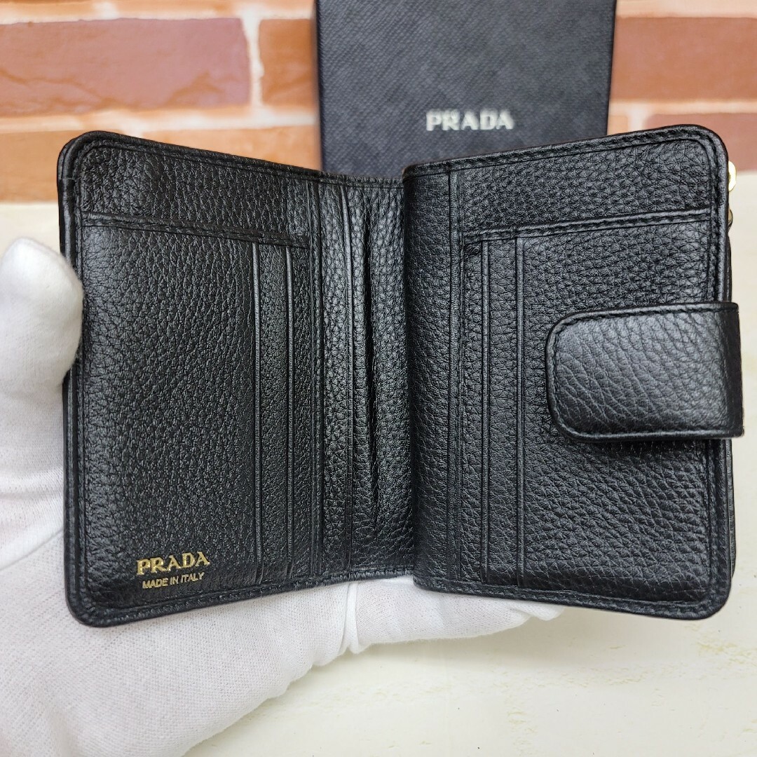 PRADA(プラダ)のほぼ未使用PRADA☆鑑定済☆VITELLO GRAIN  黒 プラダ財布 レディースのファッション小物(財布)の商品写真