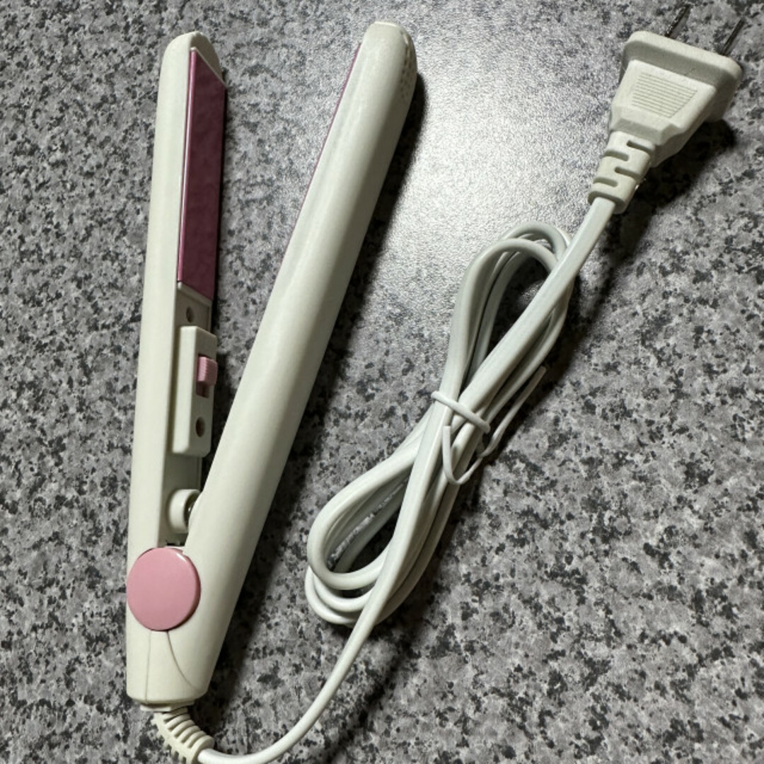 ミニ ヘアアイロン 2way ホワイト白ピンク ストレート コンパクト 携帯用 スマホ/家電/カメラの美容/健康(ヘアアイロン)の商品写真