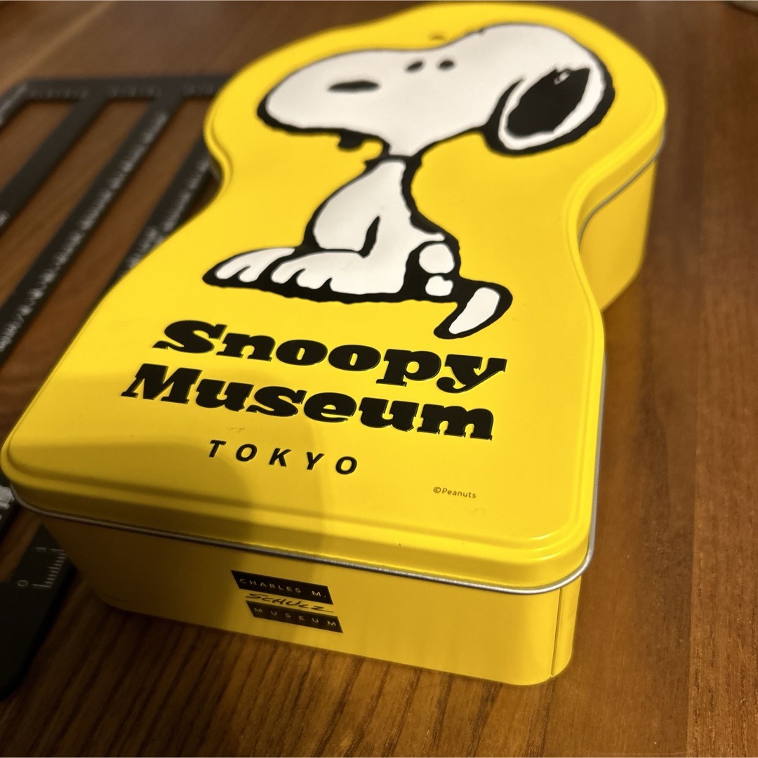 SNOOPY(スヌーピー)のスヌーピー ミュージアム★缶クッキーのから箱 エンタメ/ホビーのおもちゃ/ぬいぐるみ(キャラクターグッズ)の商品写真