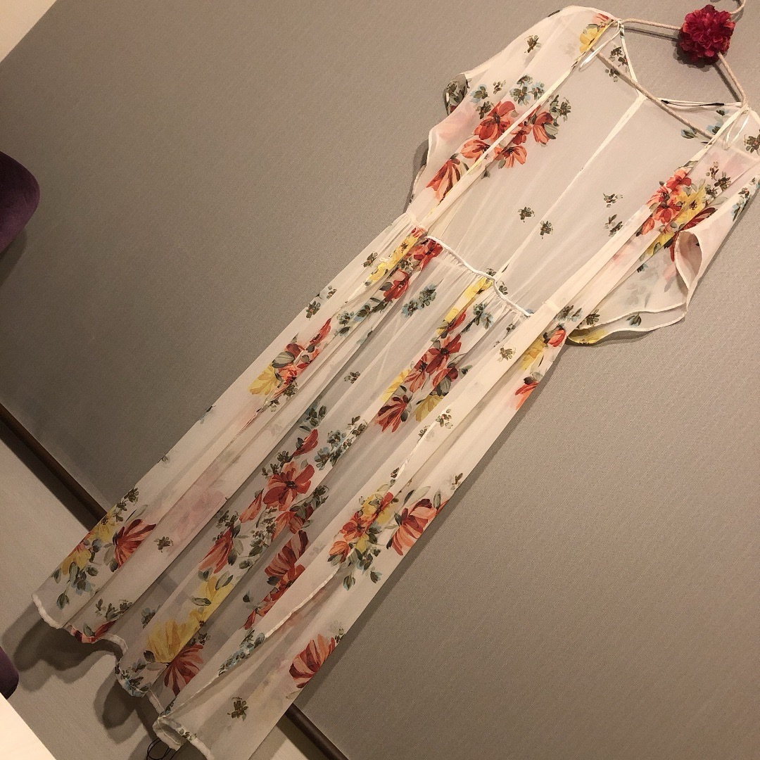 ZARA(ザラ)の美品　花柄 ロング　ワンピース　カーディガン　ガウン レディースのワンピース(ロングワンピース/マキシワンピース)の商品写真