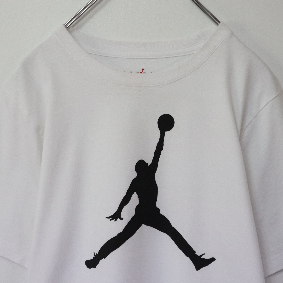 Jordan Brand（NIKE）(ジョーダン)の【大人気】エアージョーダン／Tシャツ　デカロゴ　ジャンプマンロゴ　ボーイズ　XL キッズ/ベビー/マタニティのキッズ服男の子用(90cm~)(Tシャツ/カットソー)の商品写真