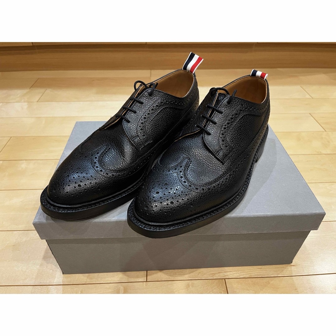 THOM BROWNE(トムブラウン)のUS9.0 Thom Browne ウィングチップ　レザーシューズ メンズの靴/シューズ(ドレス/ビジネス)の商品写真