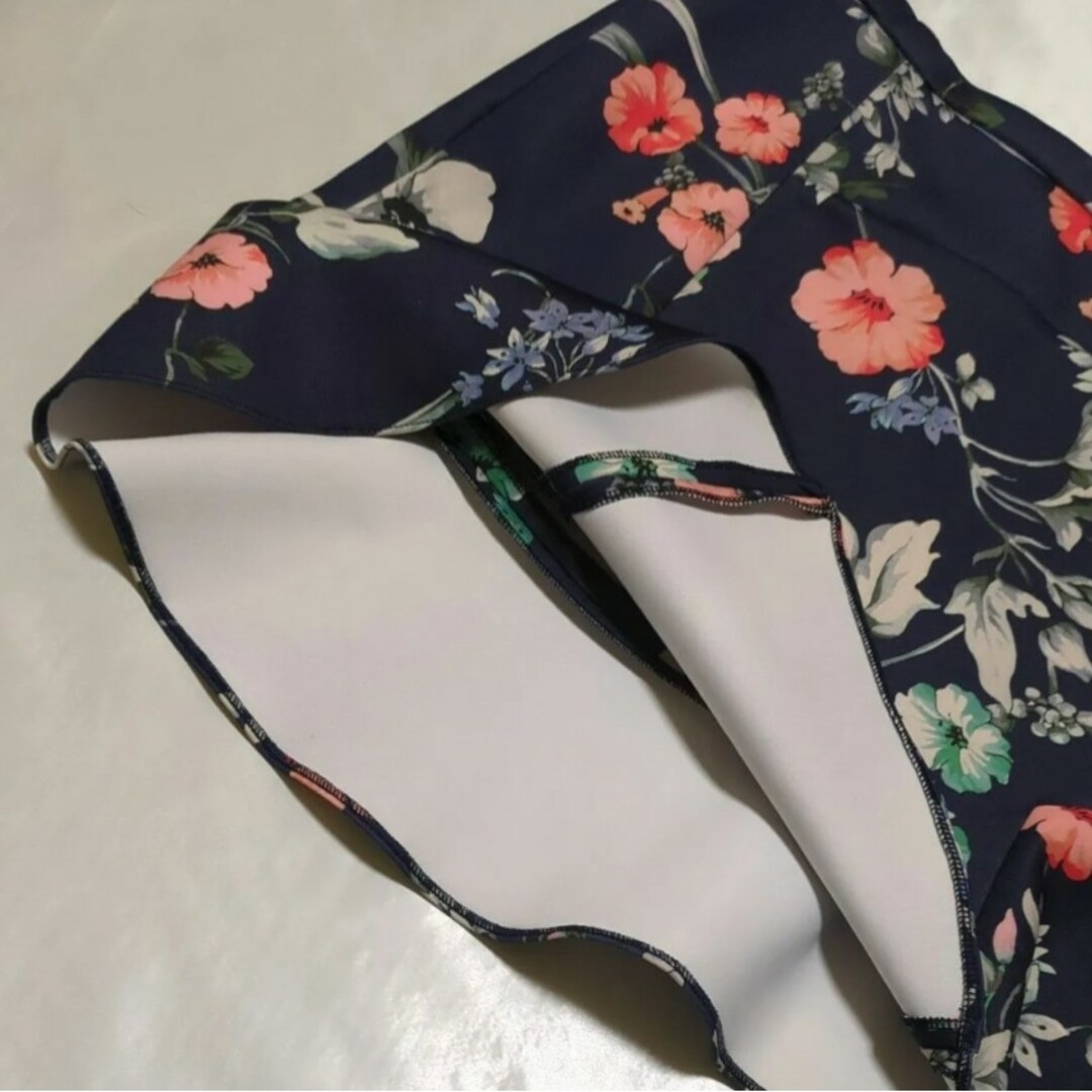 ZARA(ザラ)のZARA WOMAN ザラ ウーマン 花柄マーメイドスカート ネイビー フレア レディースのスカート(ミニスカート)の商品写真