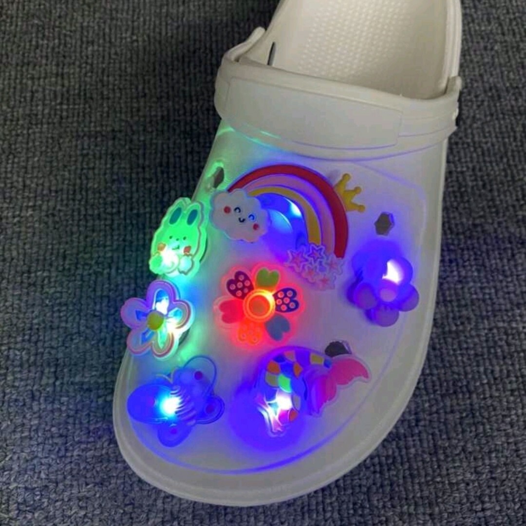 【新品】クロックス  ジビッツ　振動センサー光る　 LED　7個セット レディースの靴/シューズ(サンダル)の商品写真