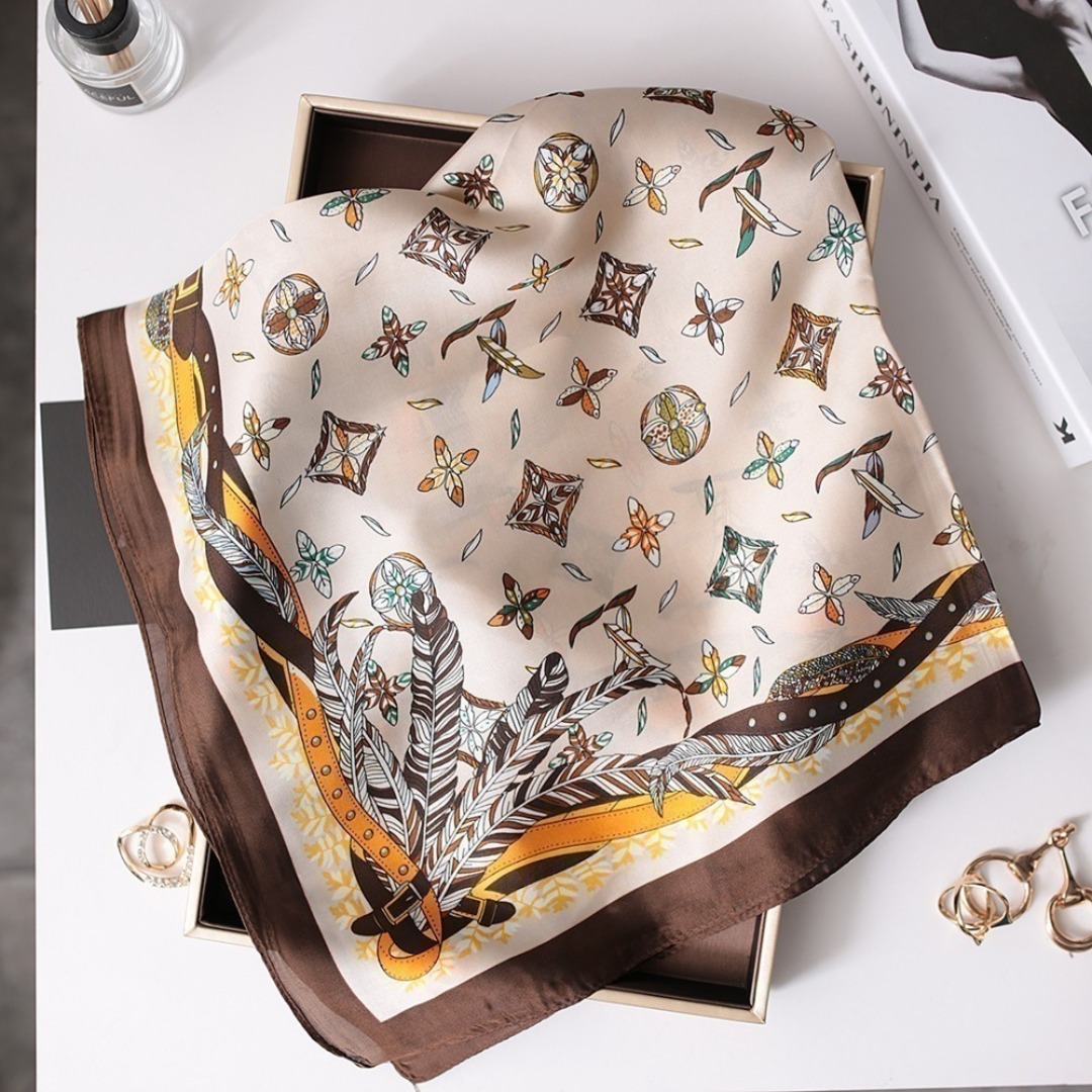 上品♡　スカーフ　シルク　サテン　大判　ストール　バンダナ　ファッション レディースのファッション小物(バンダナ/スカーフ)の商品写真