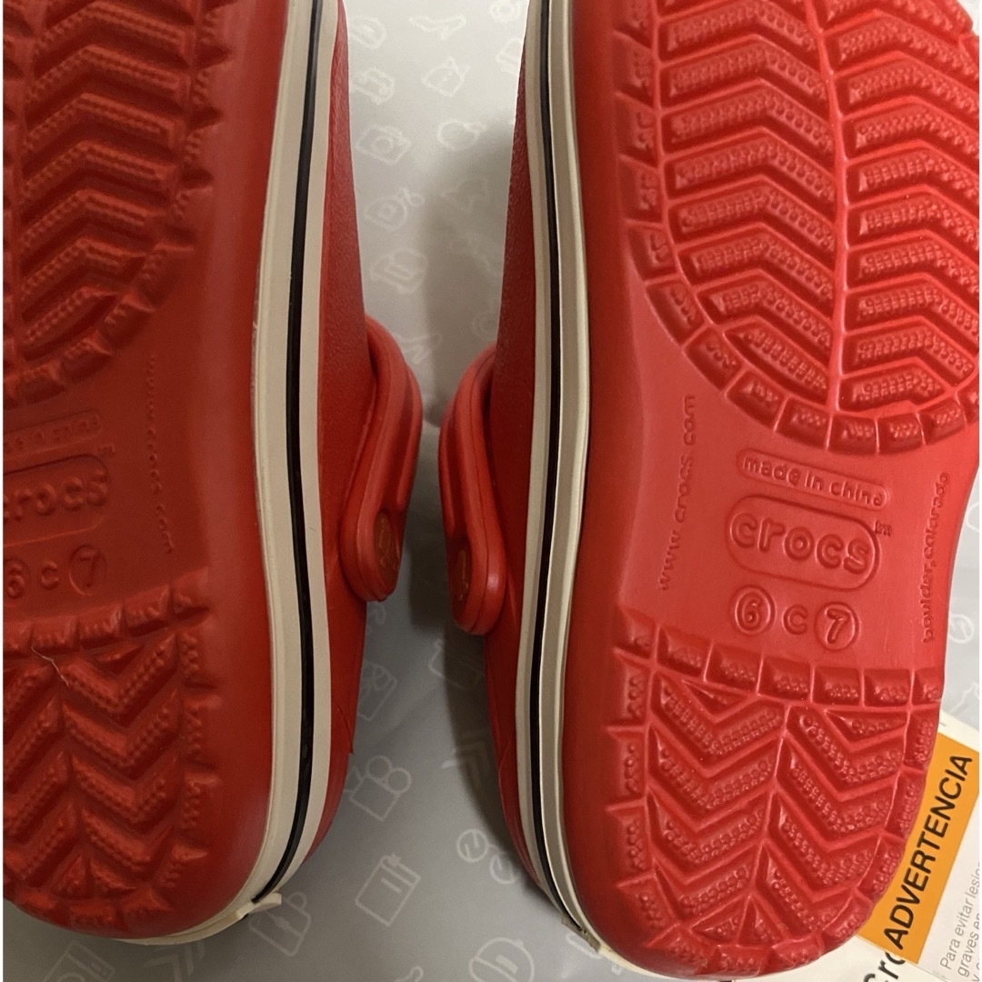 crocs(クロックス)の新品　クロックス　キッズ　赤　15センチ キッズ/ベビー/マタニティのキッズ靴/シューズ(15cm~)(サンダル)の商品写真