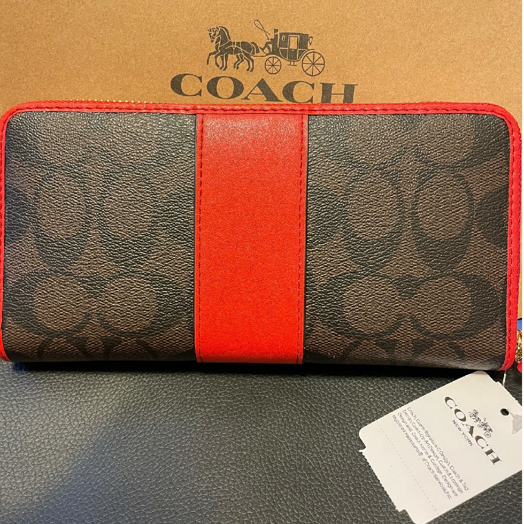 COACH(コーチ)の【新品未使用】COACH コーチ 長財布　ブラウン　レッド　24時間以内発送 レディースのファッション小物(財布)の商品写真