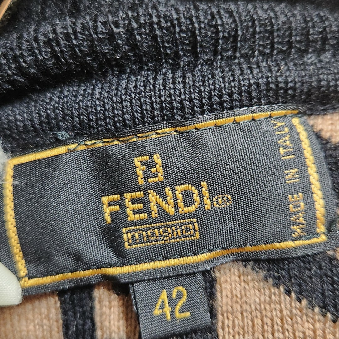 FENDI(フェンディ)の極美品 FENDI ニット 半袖 タートルネック ズッカ柄 42 XL相当 レディースのトップス(ニット/セーター)の商品写真