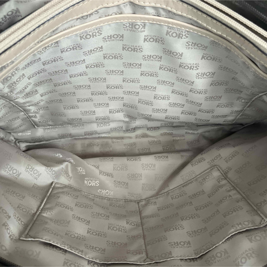 Michael Kors(マイケルコース)のマイケルコース　トートバッグ　肩掛け可　A4収納可　モノグラム　総柄　ブラウン レディースのバッグ(トートバッグ)の商品写真