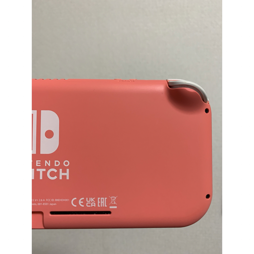 Nintendo Switch(ニンテンドースイッチ)の【極美品】Switchライト本体 コーラル おまけ強化ガラス保護フィルム付き♪ エンタメ/ホビーのゲームソフト/ゲーム機本体(携帯用ゲーム機本体)の商品写真