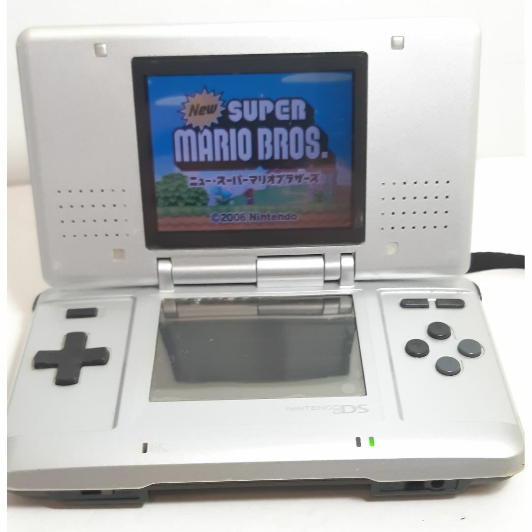 ニンテンドーDS(ニンテンドーDS)の【動作品】任天堂　初代　DS　プラチナシルバー　充電器付属　Nintendo エンタメ/ホビーのゲームソフト/ゲーム機本体(携帯用ゲーム機本体)の商品写真