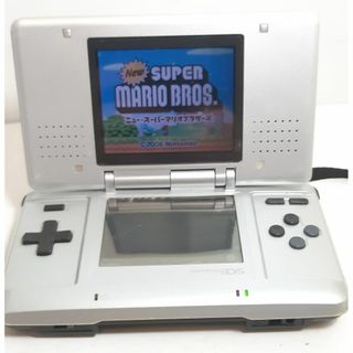 ニンテンドーDS(ニンテンドーDS)の【動作品】任天堂　初代　DS　プラチナシルバー　充電器付属　Nintendo(携帯用ゲーム機本体)