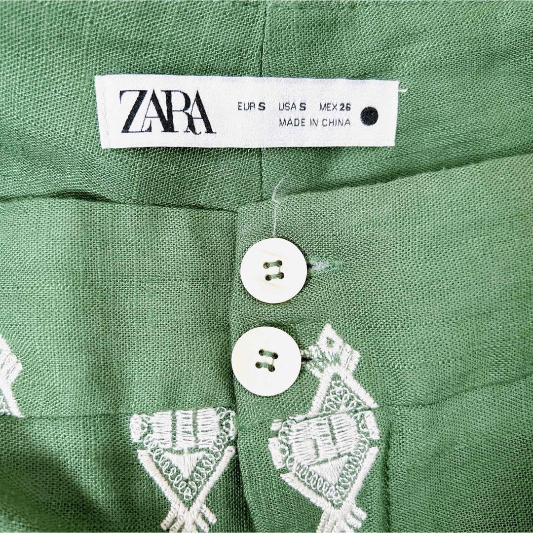 ZARA(ザラ)のZARA グリーン 総柄 刺繍 リネンパンツ 涼しい 夏 ゆったり レディースのパンツ(カジュアルパンツ)の商品写真