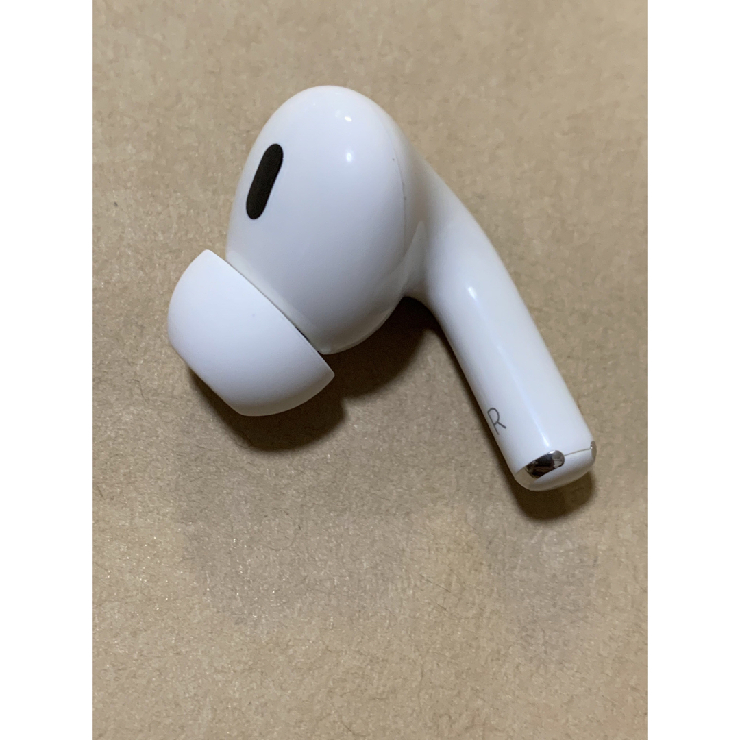 Apple(アップル)のAirPods Pro 第2世代 MQD83J/A A2698(R)右耳＿X5 スマホ/家電/カメラのオーディオ機器(ヘッドフォン/イヤフォン)の商品写真