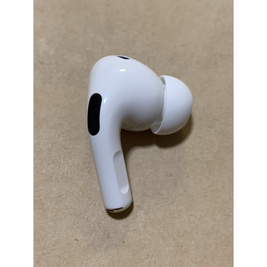 Apple(アップル)のAirPods Pro 第2世代 MQD83J/A A2698(R)右耳＿X5 スマホ/家電/カメラのオーディオ機器(ヘッドフォン/イヤフォン)の商品写真