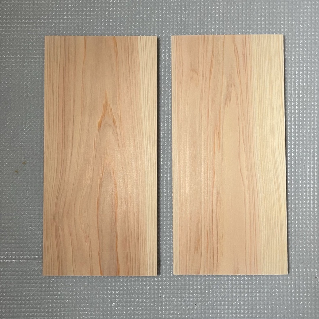 ヒノキ　2枚セット　　　　板　端材　DIY  ハンドメイド　工作　木工　クラフト ハンドメイドの素材/材料(その他)の商品写真