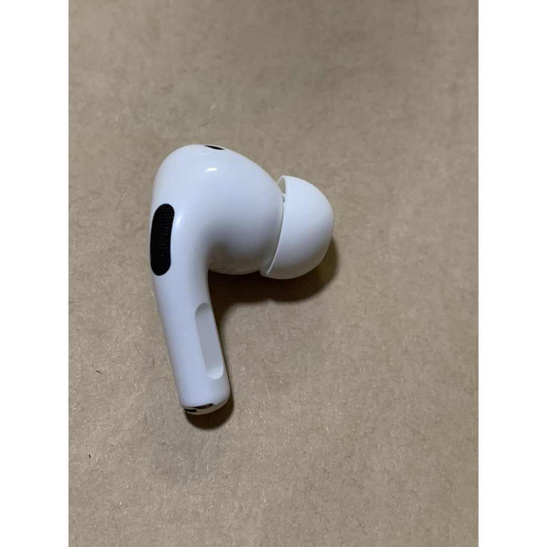 Apple(アップル)のAirPods Pro 第2世代 MQD83J/A A2698(R)右耳＿X6 スマホ/家電/カメラのオーディオ機器(ヘッドフォン/イヤフォン)の商品写真