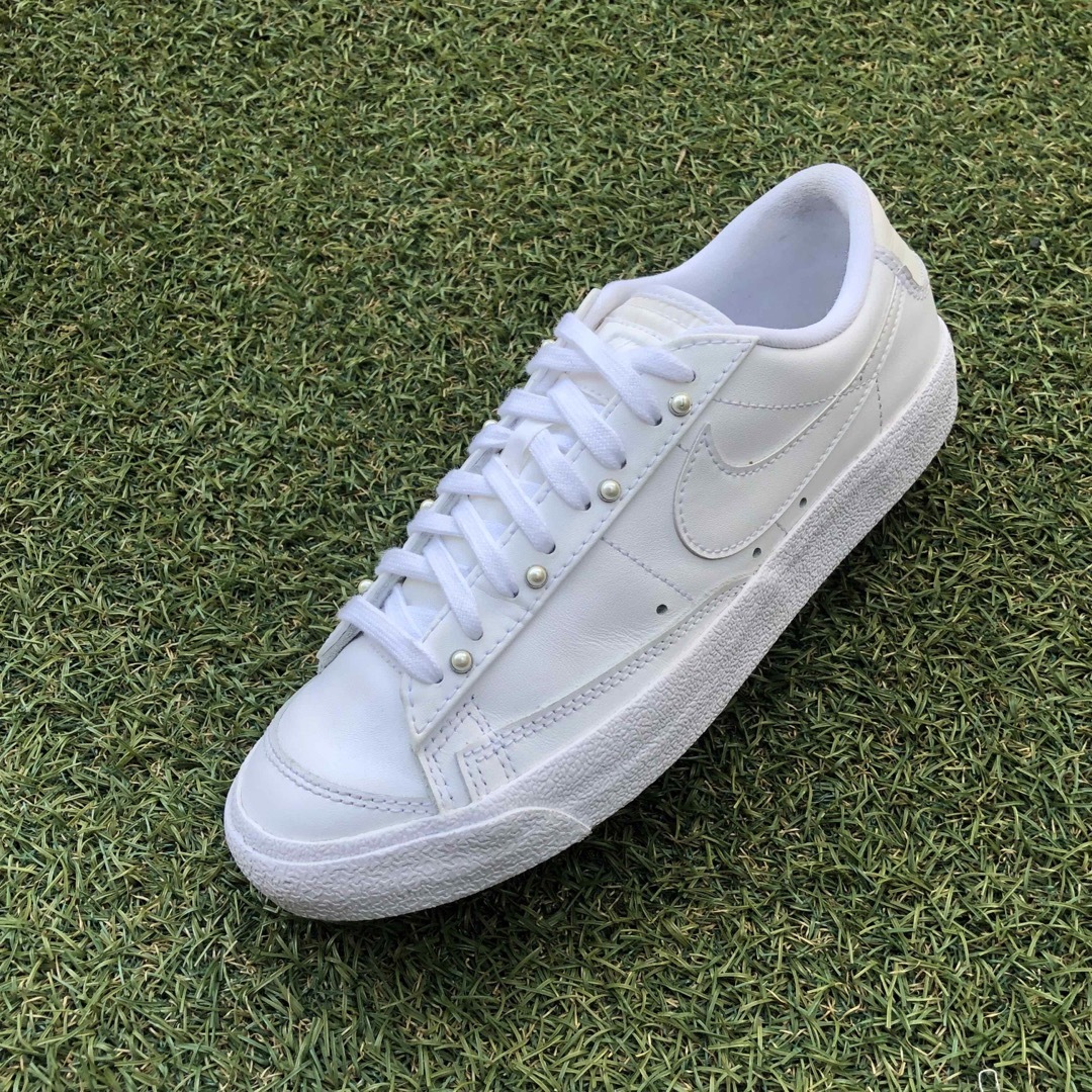 NIKE(ナイキ)の美品25 NIKE BLAZER LOW '77 ナイキ ブレザーローHA187 レディースの靴/シューズ(スニーカー)の商品写真