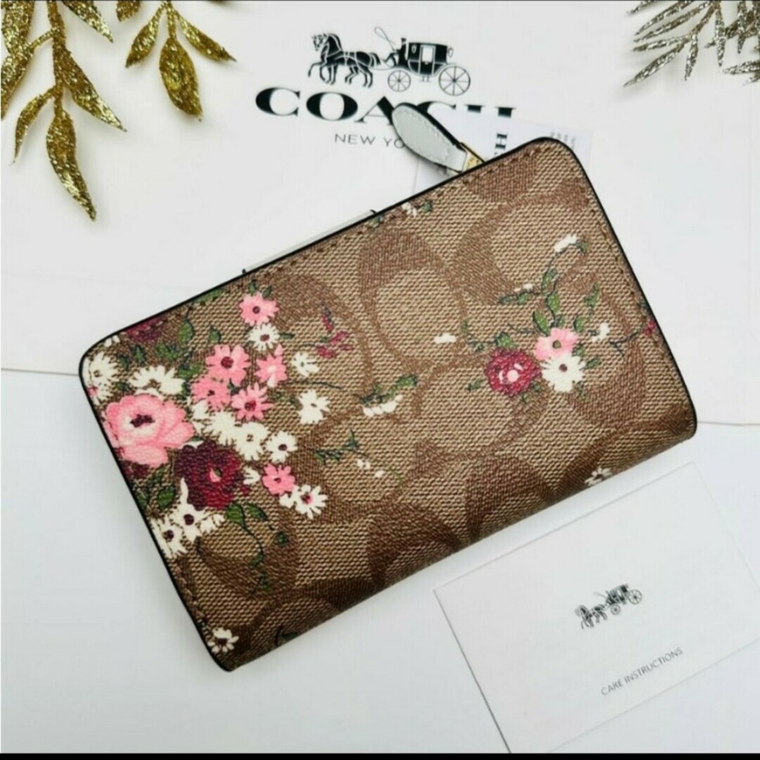 COACH(コーチ)の新品　COACH　財布　フラワー レディースのファッション小物(財布)の商品写真