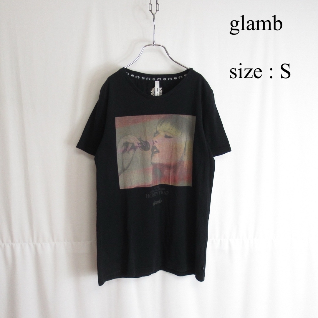 glamb(グラム)のglamb "HONEY TRAP" プリント Tシャツ 半袖 カットソー 1 メンズのトップス(Tシャツ/カットソー(半袖/袖なし))の商品写真