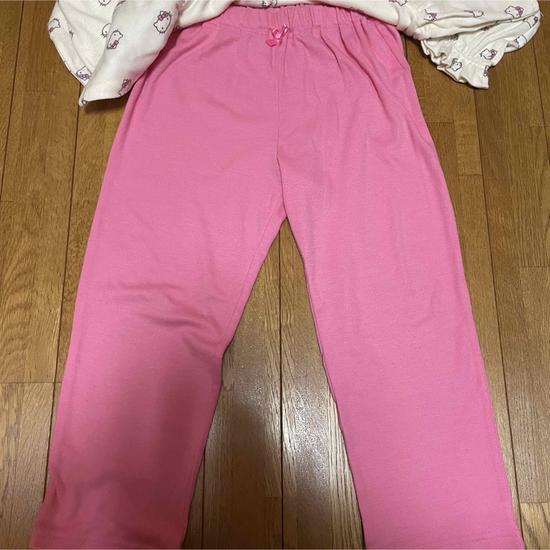 サンリオ(サンリオ)の長袖パジャマ　キティちゃん　120 キッズ/ベビー/マタニティのキッズ服女の子用(90cm~)(パジャマ)の商品写真