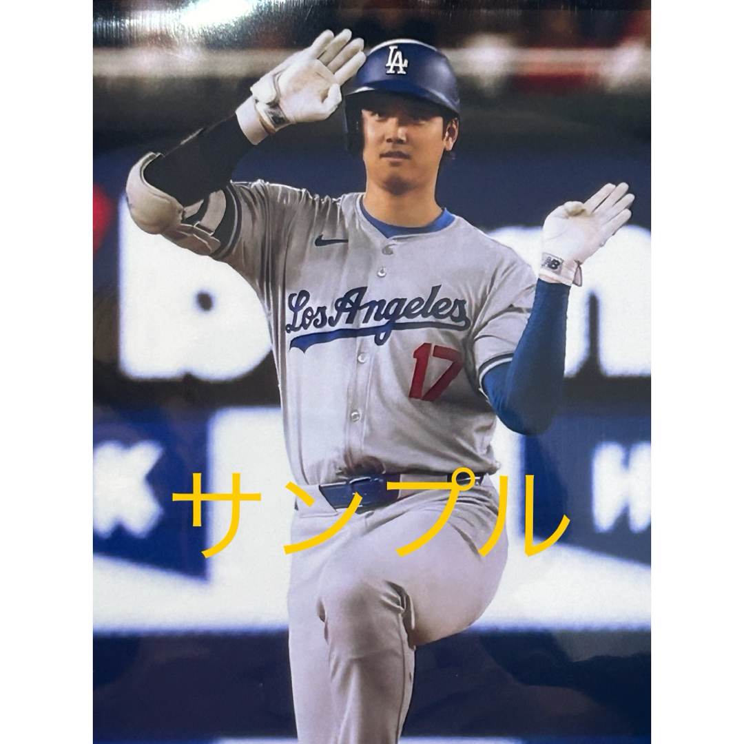 MLB(メジャーリーグベースボール)の大谷翔平　A4写真　二塁打！　ドジャーズ　他にも多数出品してますので是非ご覧を！ スポーツ/アウトドアの野球(応援グッズ)の商品写真