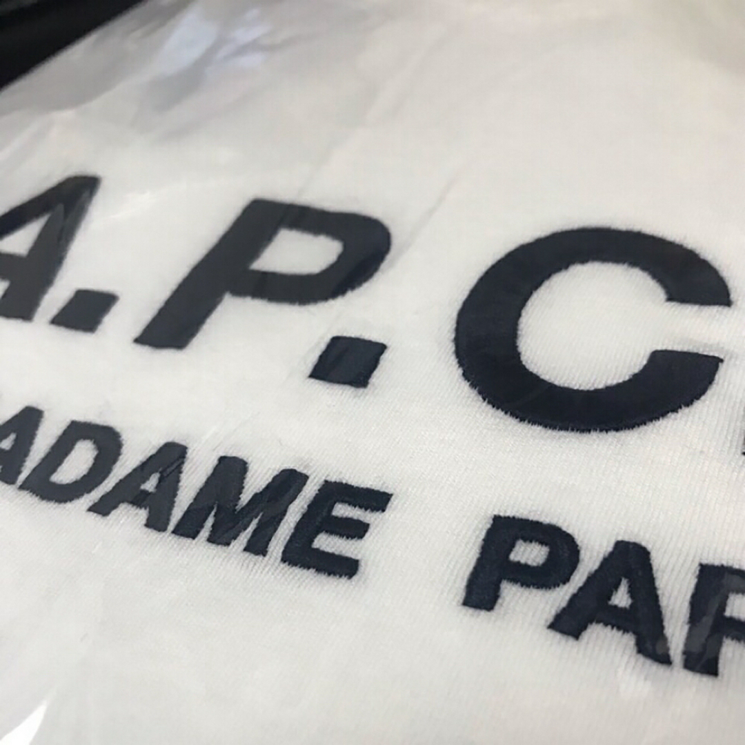A.P.C(アーペーセー)の新品  A.P.C. アーペーセー ロゴ 男女兼用　半袖★ ホワイト サイズXS メンズのトップス(Tシャツ/カットソー(半袖/袖なし))の商品写真