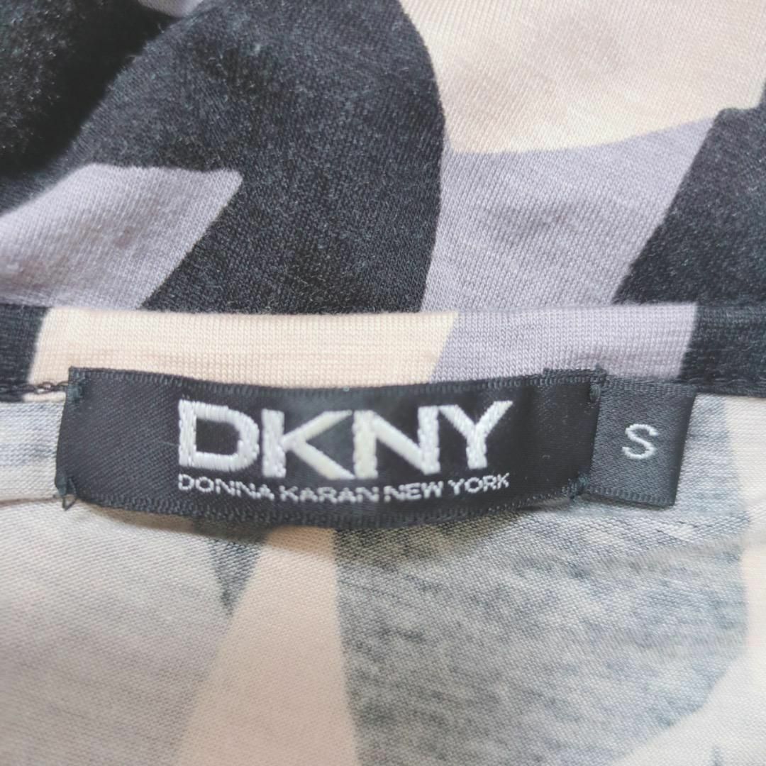 DKNY(ダナキャランニューヨーク)のMS052/DKNY ブラウス 総柄 スカーフ付き リボンタイ クルーネック レディースのトップス(シャツ/ブラウス(半袖/袖なし))の商品写真