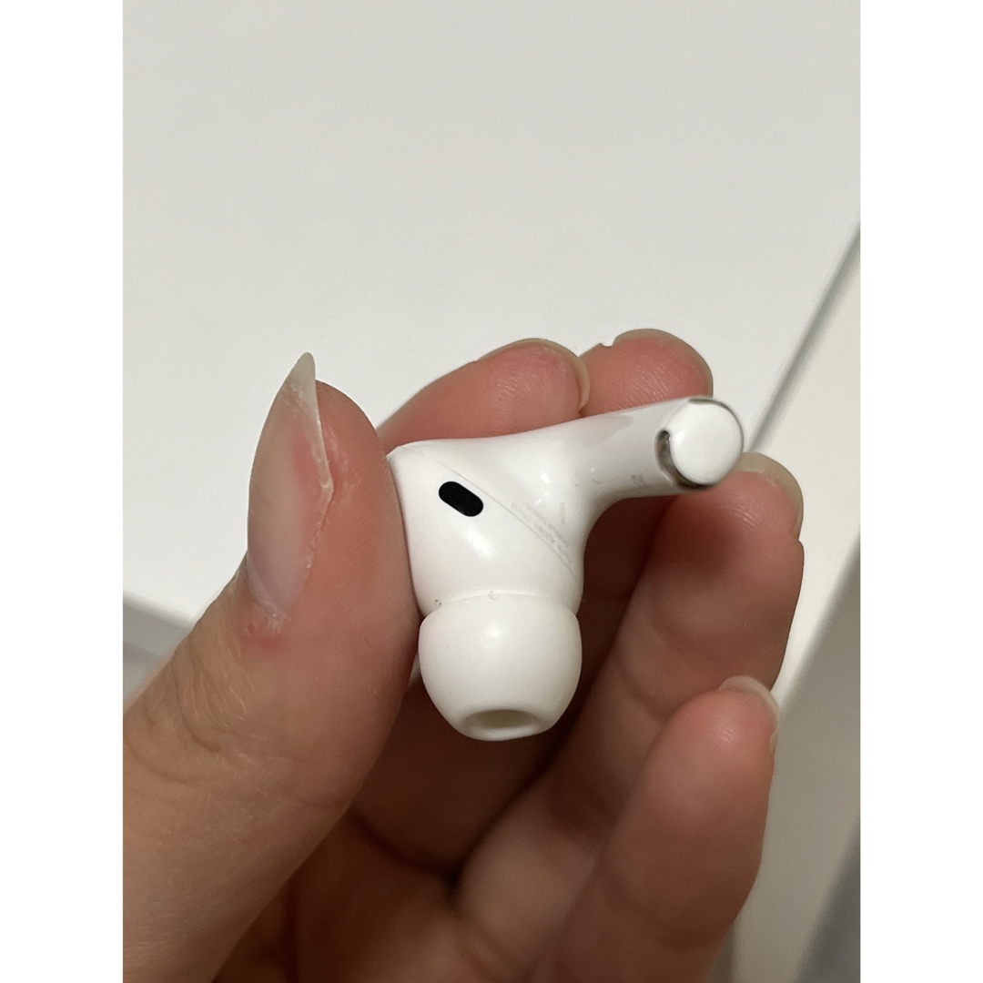 Apple正規品　AirPods Pro第1世代　右耳　R スマホ/家電/カメラのスマホアクセサリー(ストラップ/イヤホンジャック)の商品写真