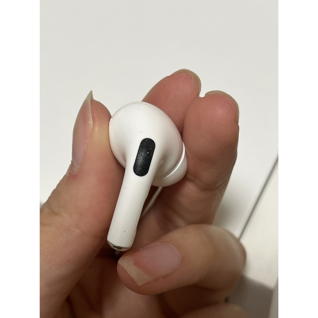Apple正規品　AirPods Pro第1世代　右耳　R スマホ/家電/カメラのスマホアクセサリー(ストラップ/イヤホンジャック)の商品写真