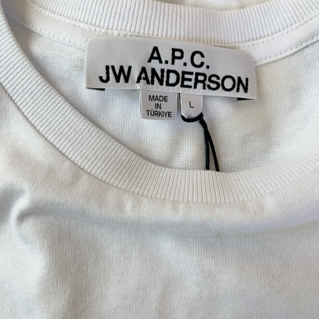 A.P.C(アーペーセー)のA.P.C.アーペーセー　JW ANDERSON Tシャツ 白　メンズ L メンズのトップス(Tシャツ/カットソー(半袖/袖なし))の商品写真