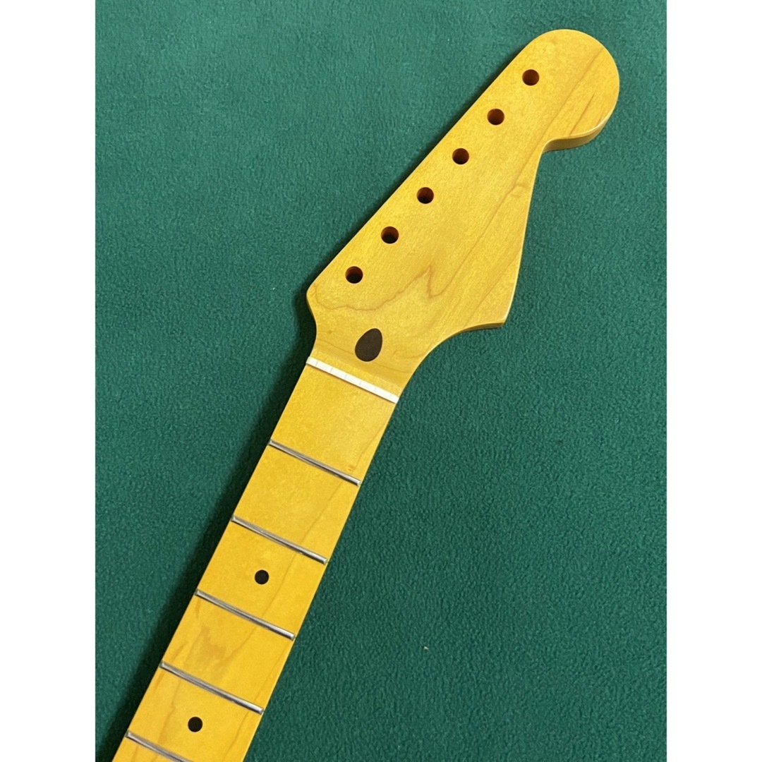 ストラトキャスターネック35ワンピースメープル ジャンボF ビンテージカラー 楽器のギター(パーツ)の商品写真
