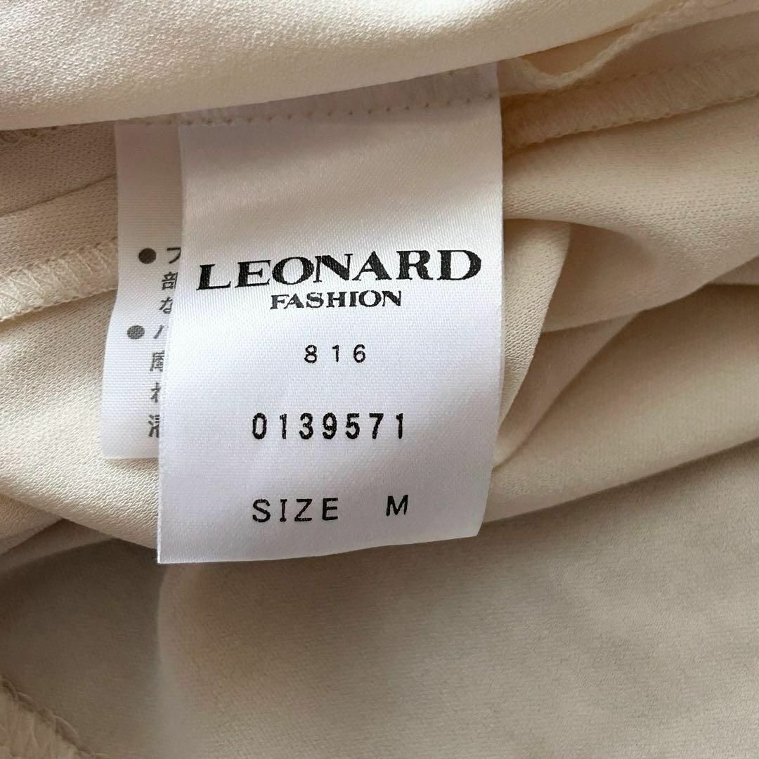 LEONARD(レオナール)のレオナール　M カットソー 半袖ラインストーンロゴ カンカン素材 美品 レディースのトップス(Tシャツ(半袖/袖なし))の商品写真