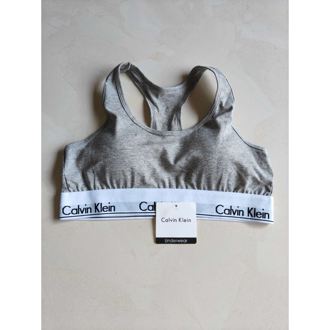 Calvin Klein(カルバンクライン)のカルバンクライン スポーツブラ 下着セット グレー Mサイズ レディース レディースの下着/アンダーウェア(ブラ&ショーツセット)の商品写真