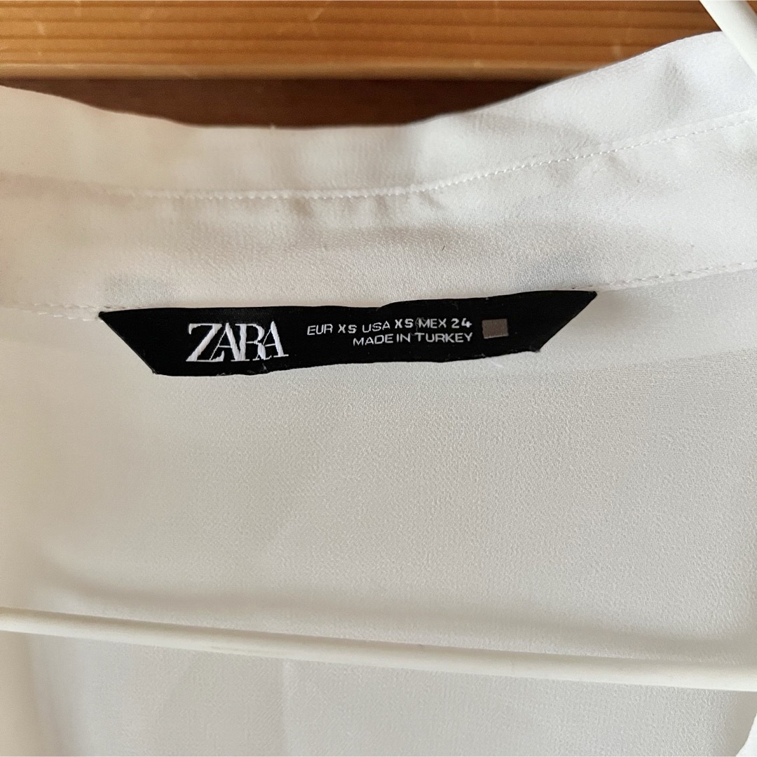 ZARA(ザラ)のザラ フリルブラウス シアー素材 胸元リボン キレイめ 上品  レディースのトップス(シャツ/ブラウス(長袖/七分))の商品写真