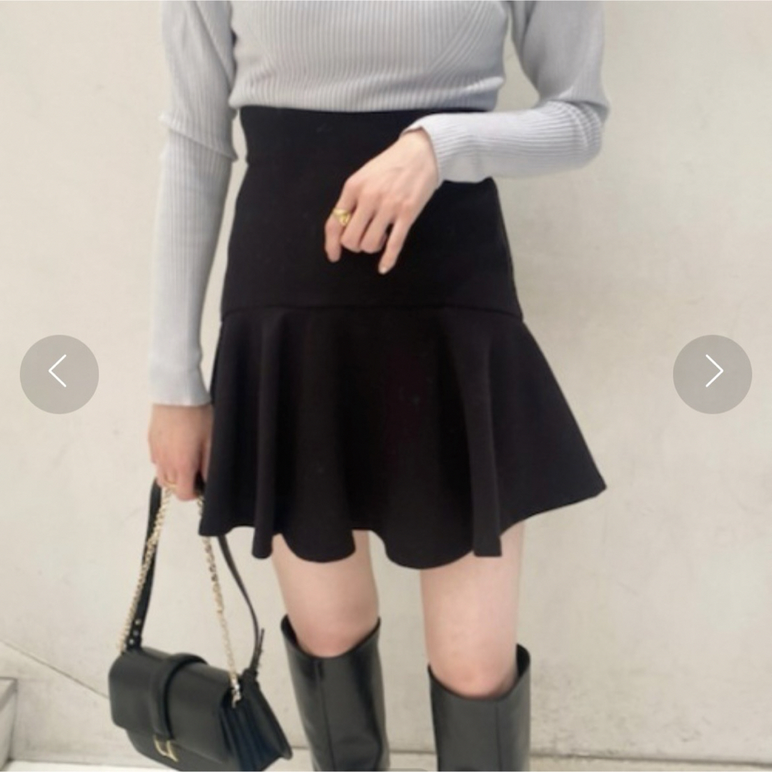 SNIDEL(スナイデル)のスナイデル スカートショートパンツ 黒 フレア ミニ インナーパンツ付き ブーツ レディースのスカート(ミニスカート)の商品写真