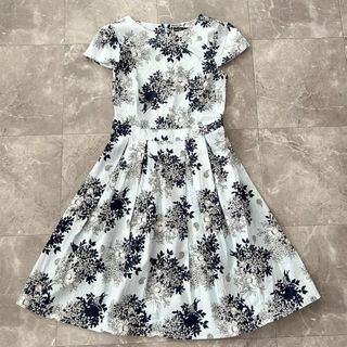 ドロシーパーキンス(DOROTHY PERKINS)のドロシーパーキンス 花柄 ワンピース フレアスカート プリーツ 美品 リバティ(ひざ丈ワンピース)