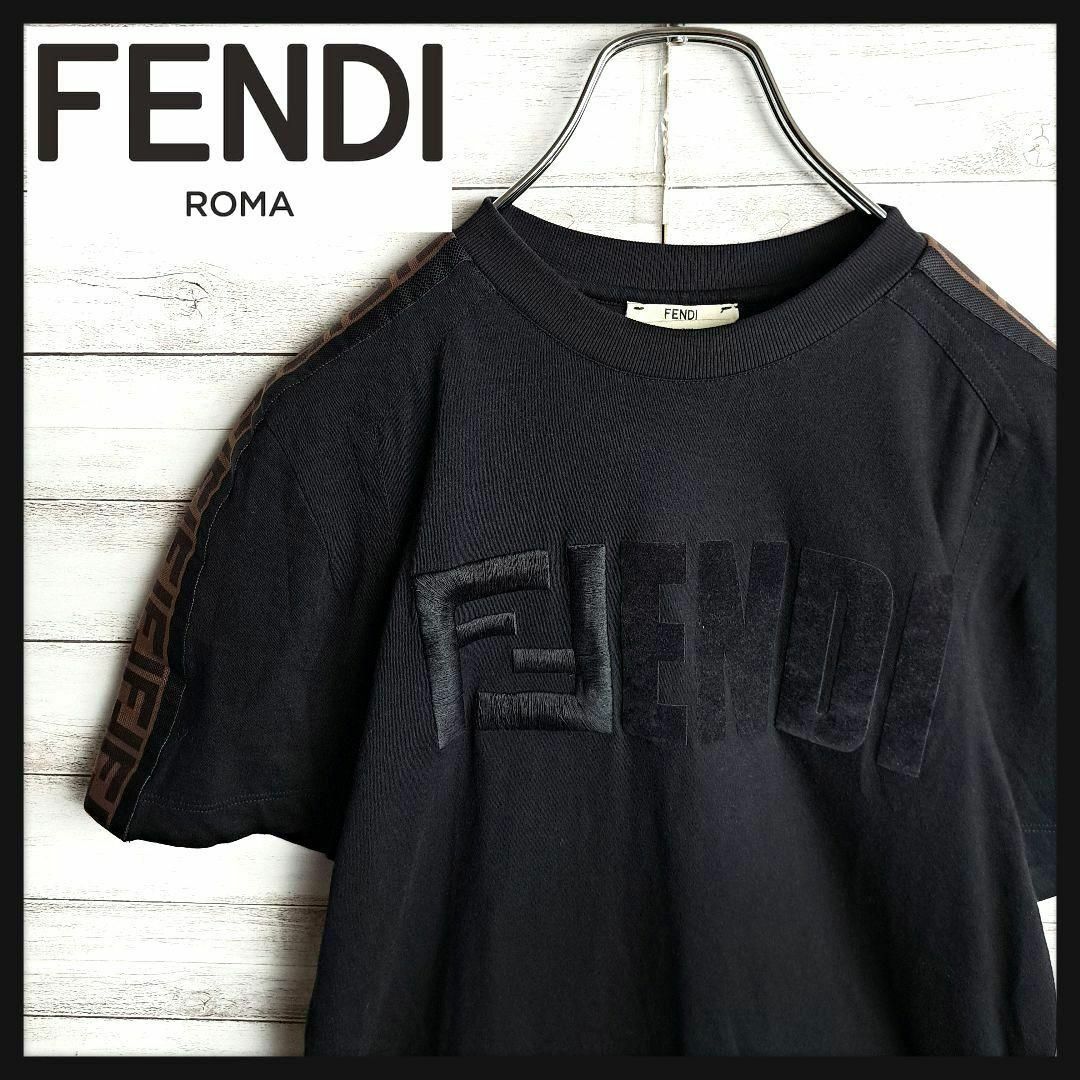 FENDI(フェンディ)の【最高デザイン】 フェンディ Tシャツ 刺繍ロゴ ズッカ柄 袖ロゴ ベロアロゴ メンズのトップス(Tシャツ/カットソー(半袖/袖なし))の商品写真