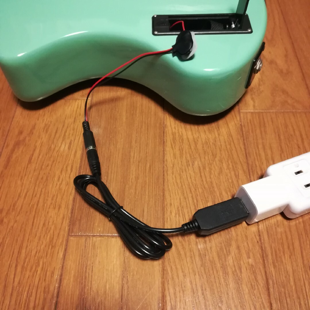 Fernandes(フェルナンデス)のZO-3用 USB電源アダプター 分割コネクター付 楽器のギター(エレキギター)の商品写真